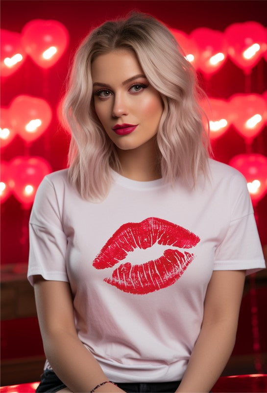 Graphic Red Lips Graphic Tee – Echo Boutique and Consignment Boutique